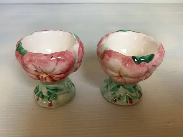 Illustration numéro 3 du produit Paire de coquetiers barbotine