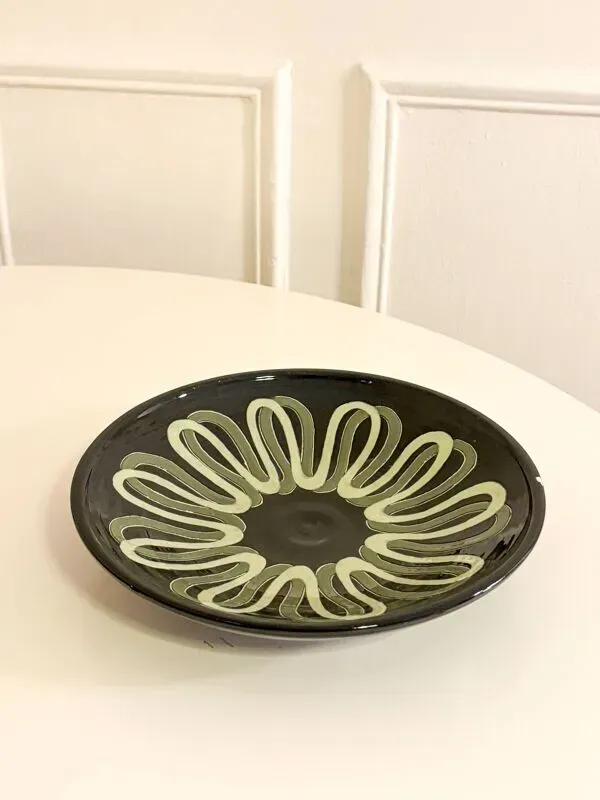 Illustration numéro 3 du produit grande coupe en céramique, motifs abstraits, Noir & Jaune, Made in Belgium,