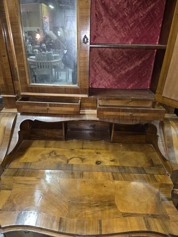 Illustration numéro 3 du produit Important secrétaire scriban Venitien style Louis XV en noyer marqueté