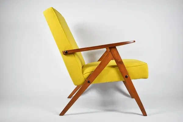 Illustration numéro 3 du produit Fauteuil vintage original restauré des années 60, jaune, teck