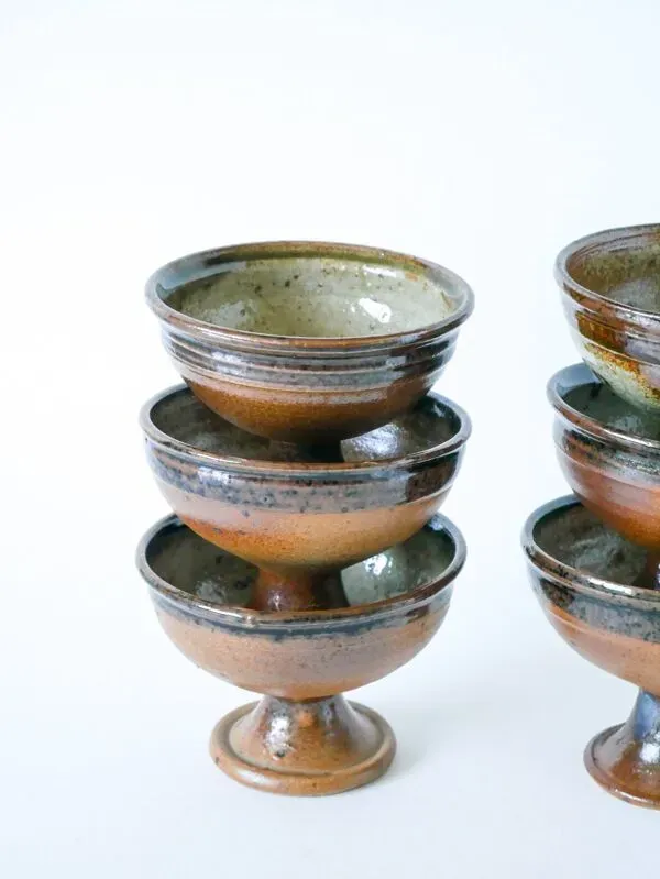 Illustration numéro 3 du produit Ensemble de 6 coupes en grès vernissé, fabrication artisanale, 1970