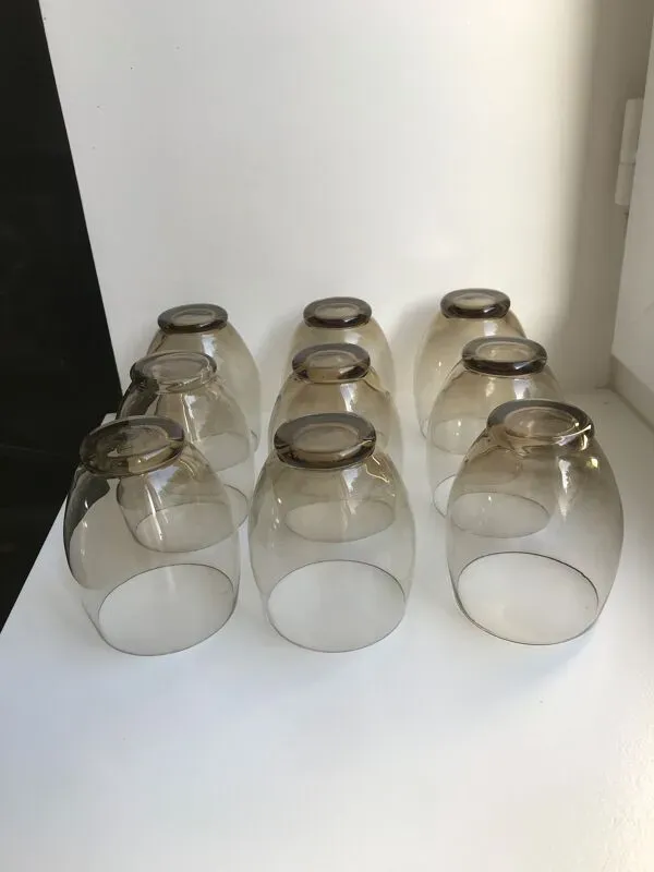 Illustration numéro 3 du produit lot de 9 grands verres à eau design en verre fumé art déco années 30