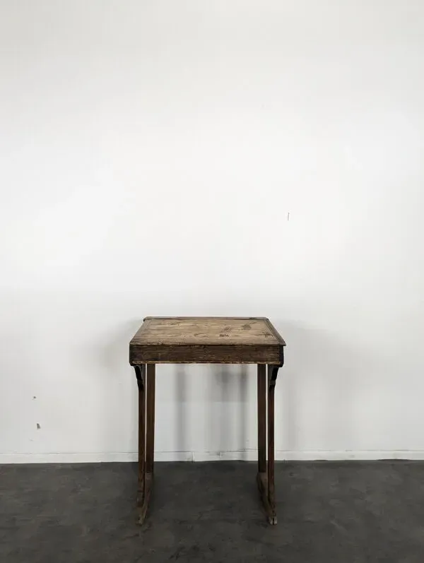 Illustration numéro 3 du produit Bureau d'écolier en sapin