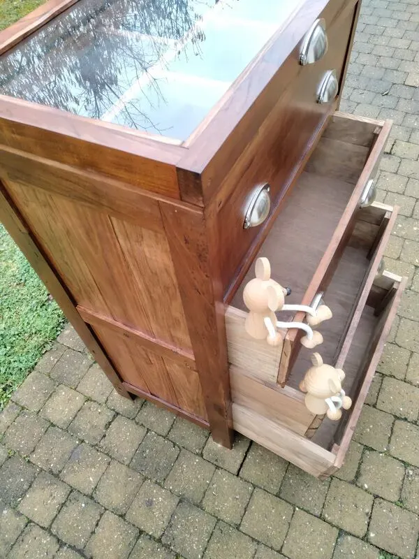 Illustration numéro 3 du produit Meuble de commerce