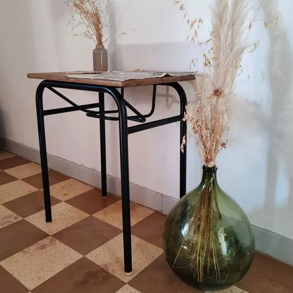 Illustration numéro 3 du produit Ensemble de bureau d'écolier et chaise