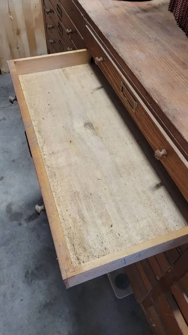 Illustration numéro 3 du produit Meuble de Métier Magasin à 60 tiroirs - 1950s