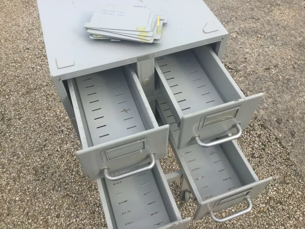 Illustration numéro 3 du produit Meuble industriel