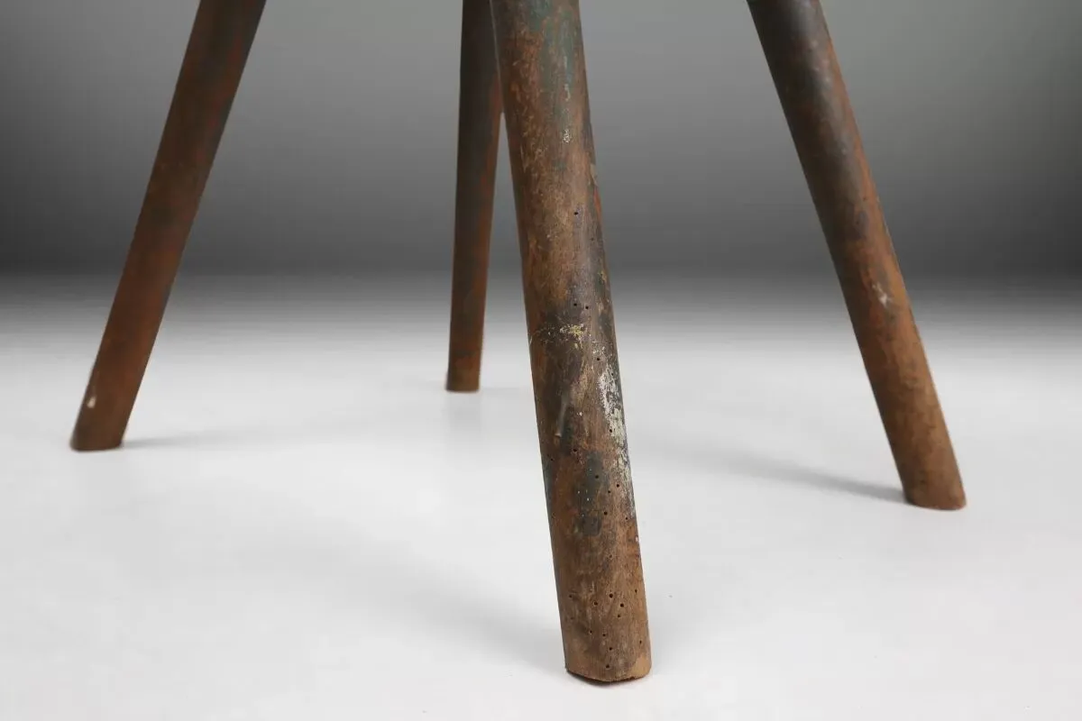 Illustration numéro 3 du produit Tabouret de peintre français industriel en bois avec riche patine des années 1930