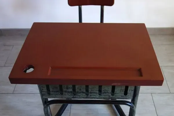 Illustration numéro 3 du produit Ancien bureau écolier évolutif années 30