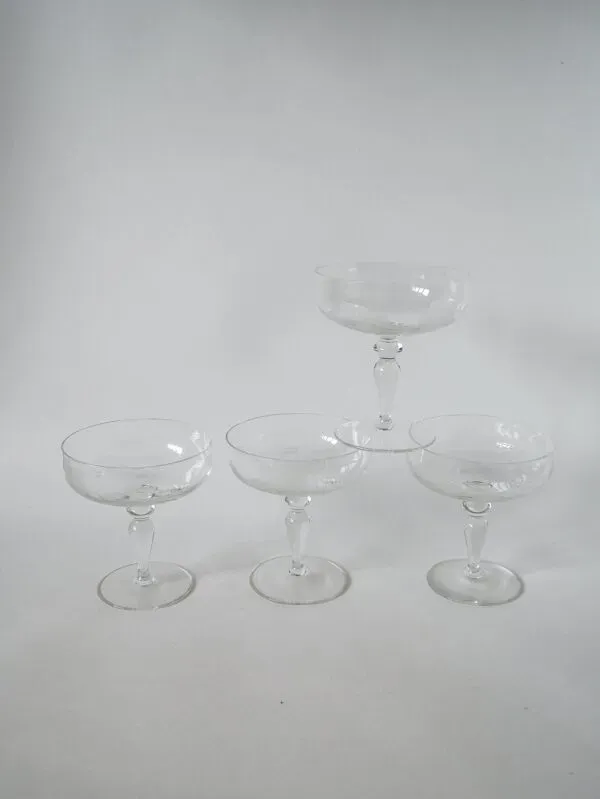 Illustration numéro 3 du produit lot de 4 très grandes coupes à champagne en cristal gravé 1950 12 X 11 cm
