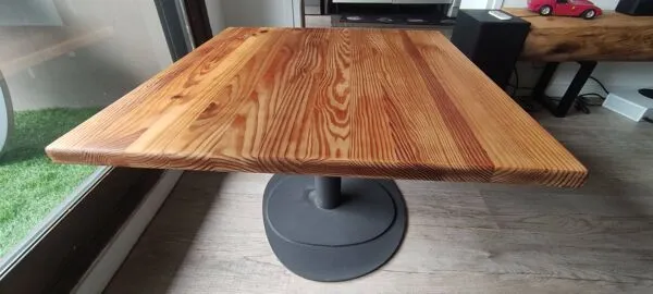 Illustration numéro 3 du produit Table basse bois massif style industriel