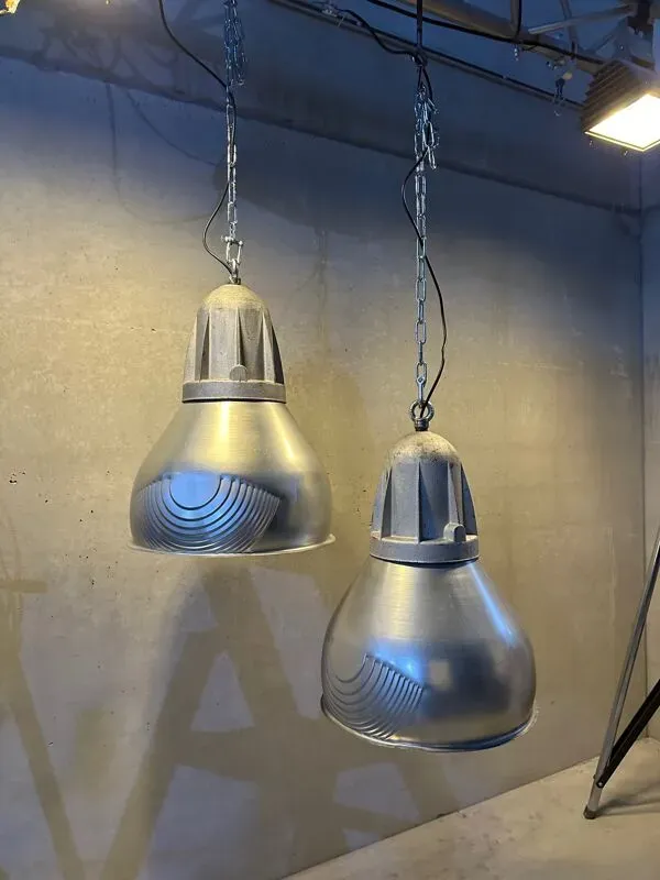 Illustration numéro 3 du produit 2x lampes suspendues vintage Schréder