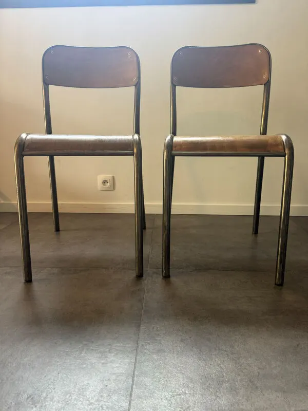 Illustration numéro 3 du produit Chaises écoliers