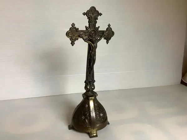 Illustration numéro 3 du produit Ancien crucifix en zamac Belgium