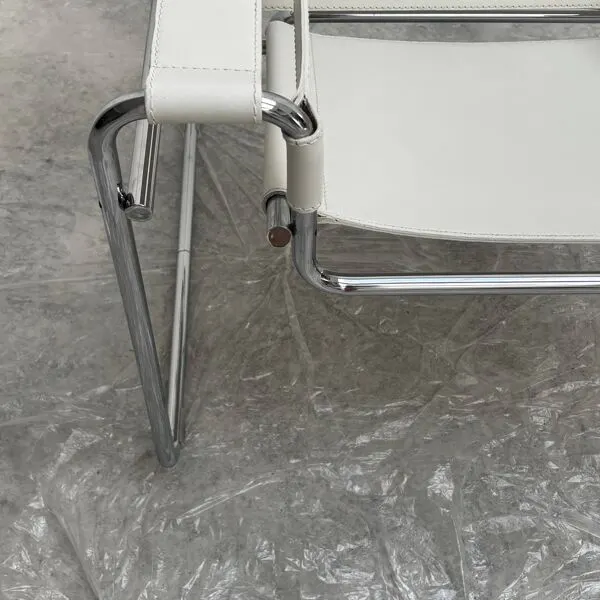 Illustration numéro 3 du produit Fauteuil ''Wassily'' par Marcel Breuer pour Gavina en cuir blanc