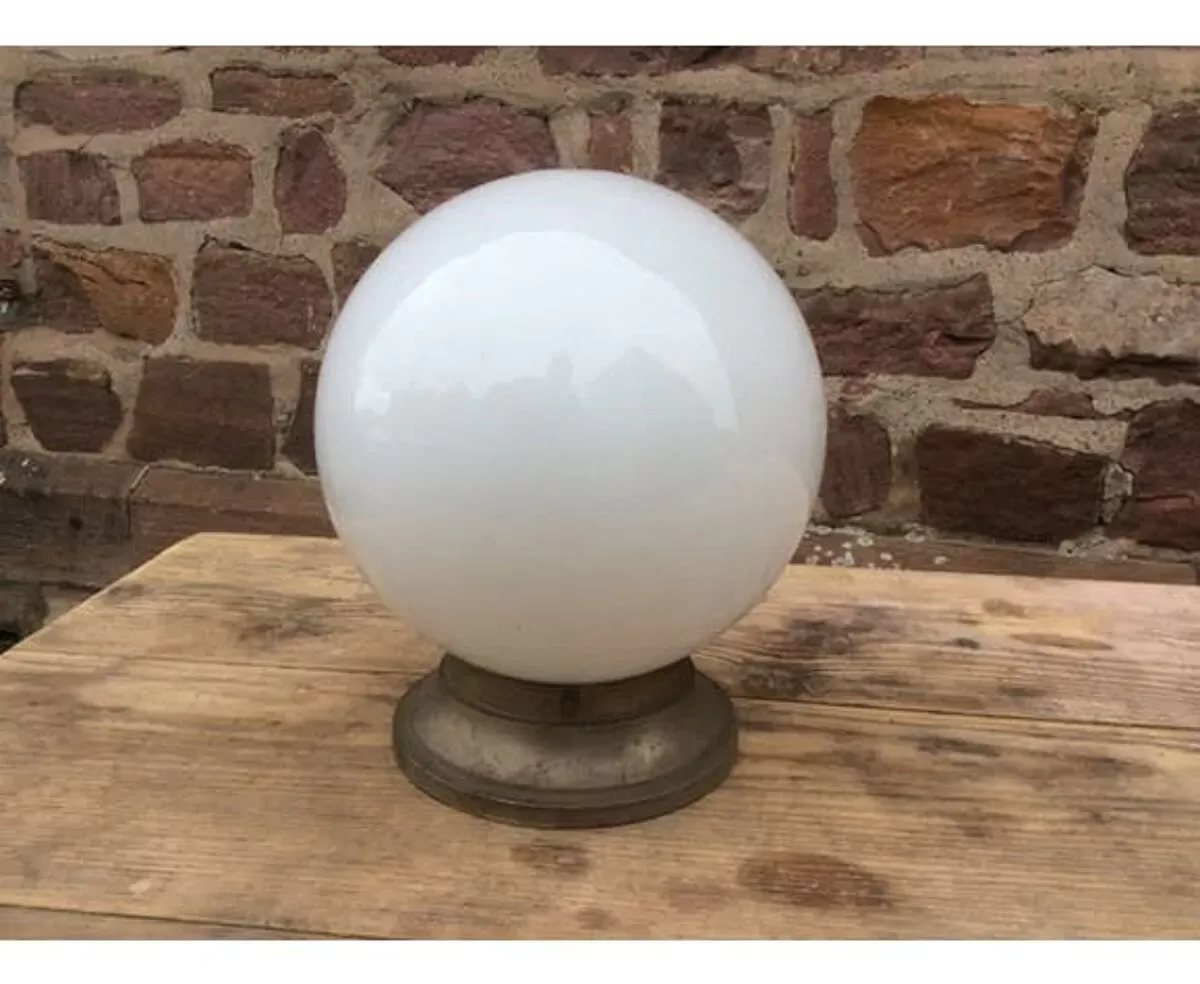 Illustration numéro 3 du produit Lampe industrielle en verre 1950