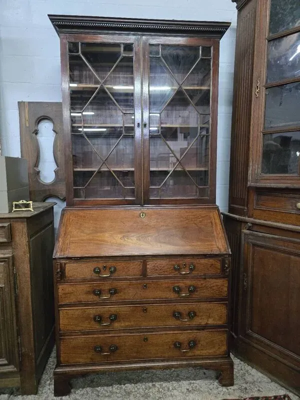 Illustration numéro 3 du produit Secrétaire en acajou avec vitrine bibliothèque