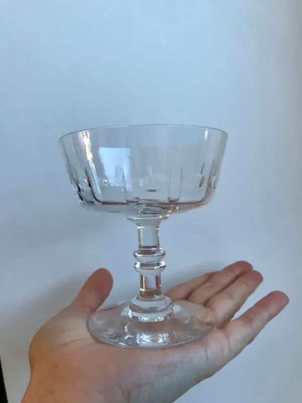 Illustration numéro 3 du produit Lot de 7 coupes à champagne en cristal gravé début xxème