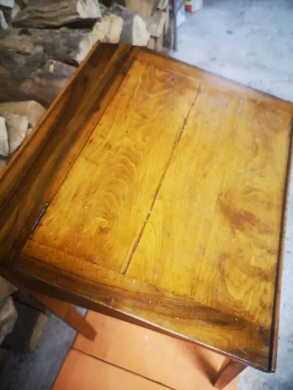 Illustration numéro 3 du produit Bureau, pupitre ancien d écolier