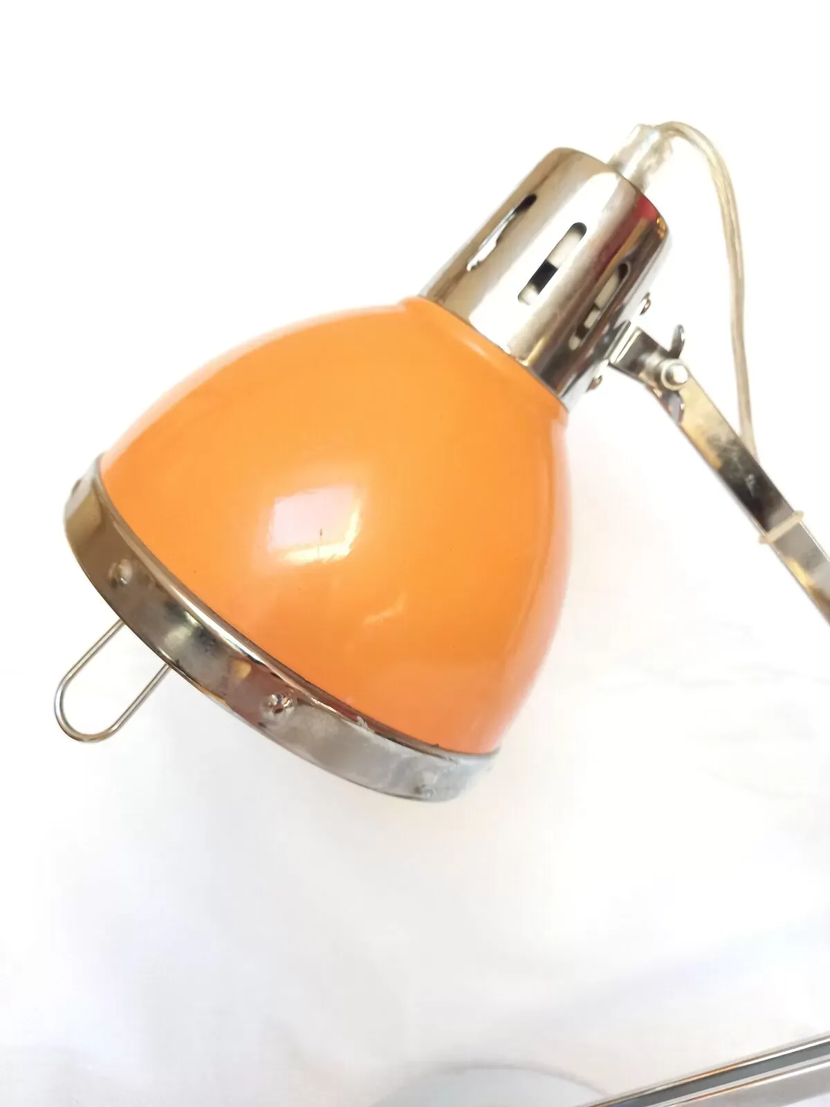 Illustration numéro 3 du produit Lampe articulée vintage orange