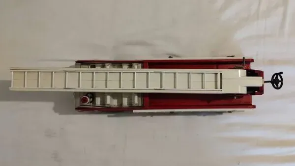 Illustration numéro 3 du produit Camion de pompier ''tonka