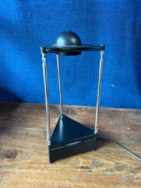 Illustration numéro 3 du produit Lampe bureau Kandido par Ferdinand Alexander Porsche. Luci, Italie