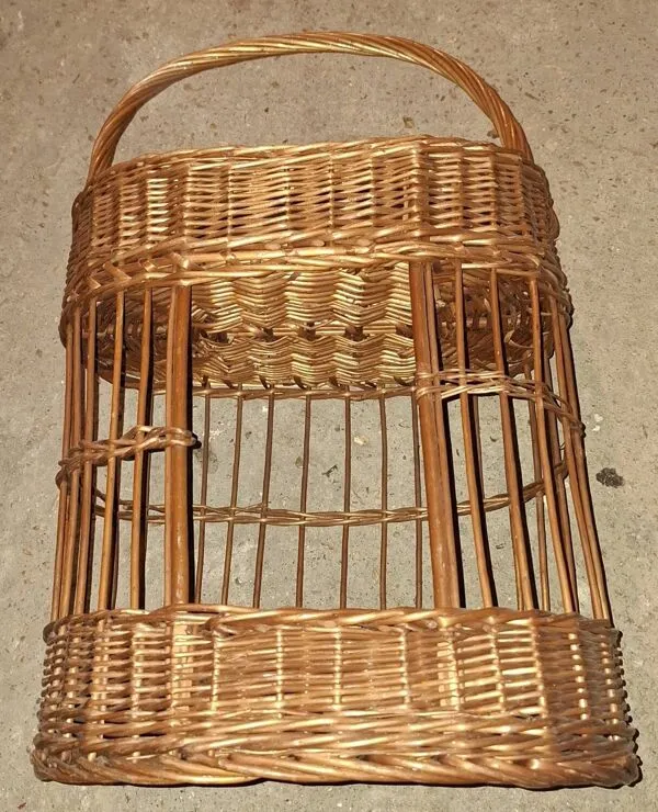 Illustration numéro 3 du produit Desserte de bar vintage en rotin