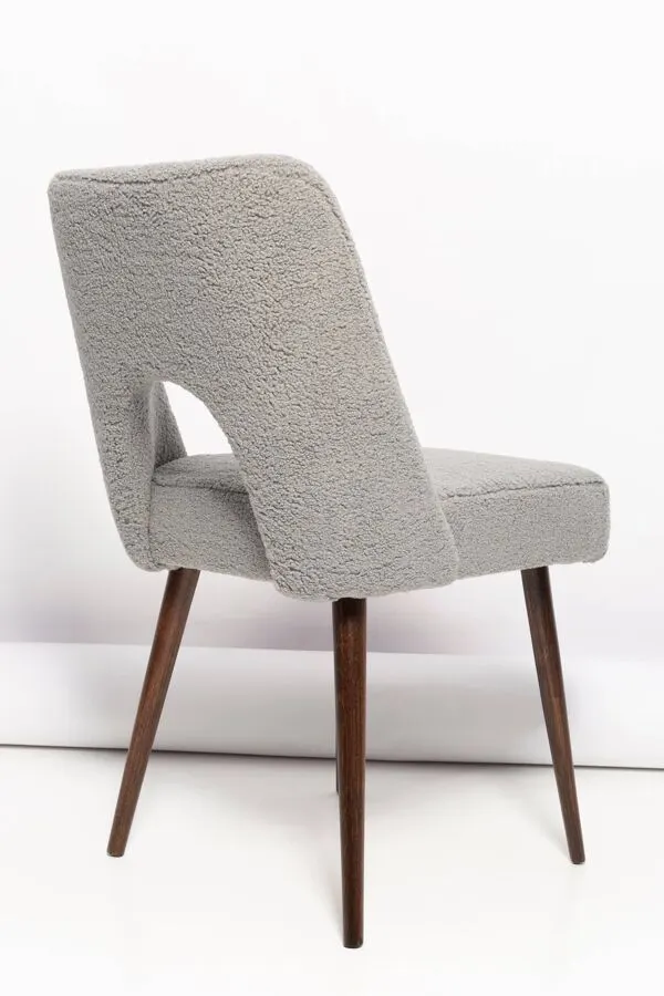 Illustration numéro 3 du produit Chaise coquille en bouclé gris, bois de hêtre foncé, Pologne, années 1960