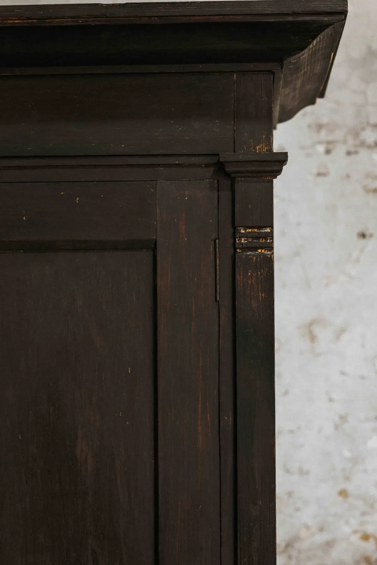 Illustration numéro 3 du produit Exceptionnel meuble de métier de l'atelier des Mérignargues à Nîmes