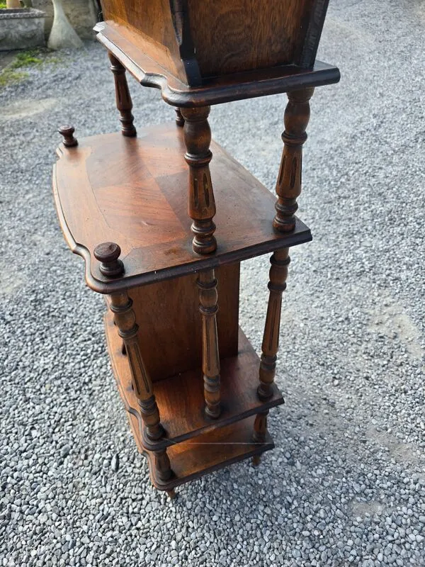 Illustration numéro 3 du produit Casier à musique en noyer