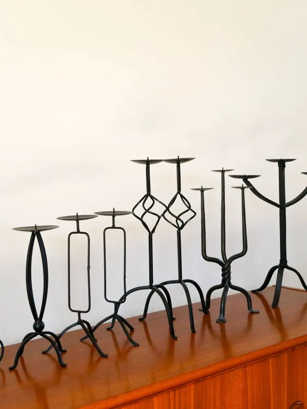 Illustration numéro 3 du produit Chandelier tripode en fer Noir, Brutaliste, 1970 - 34 cm