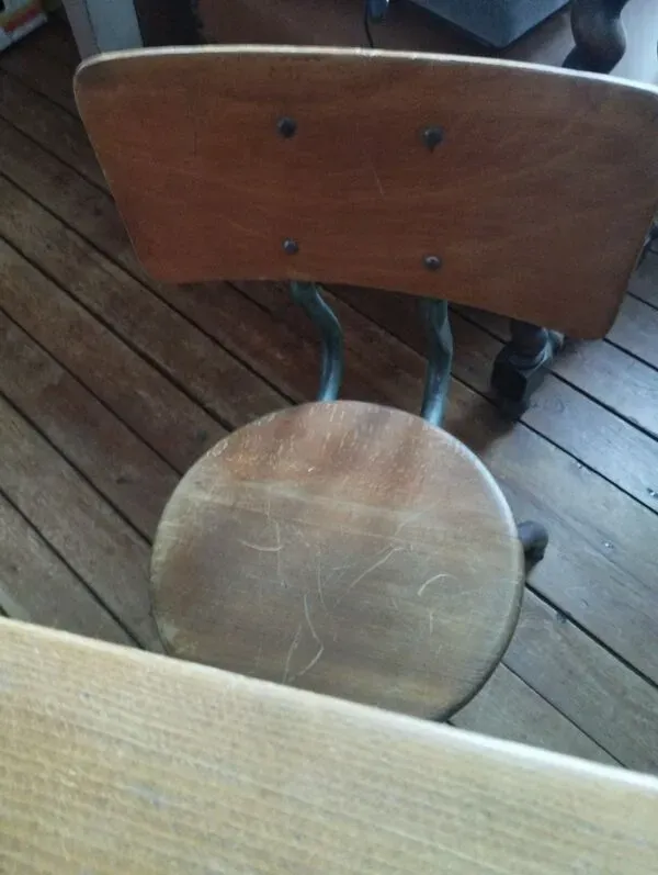 Illustration numéro 3 du produit Bureau d'écolier