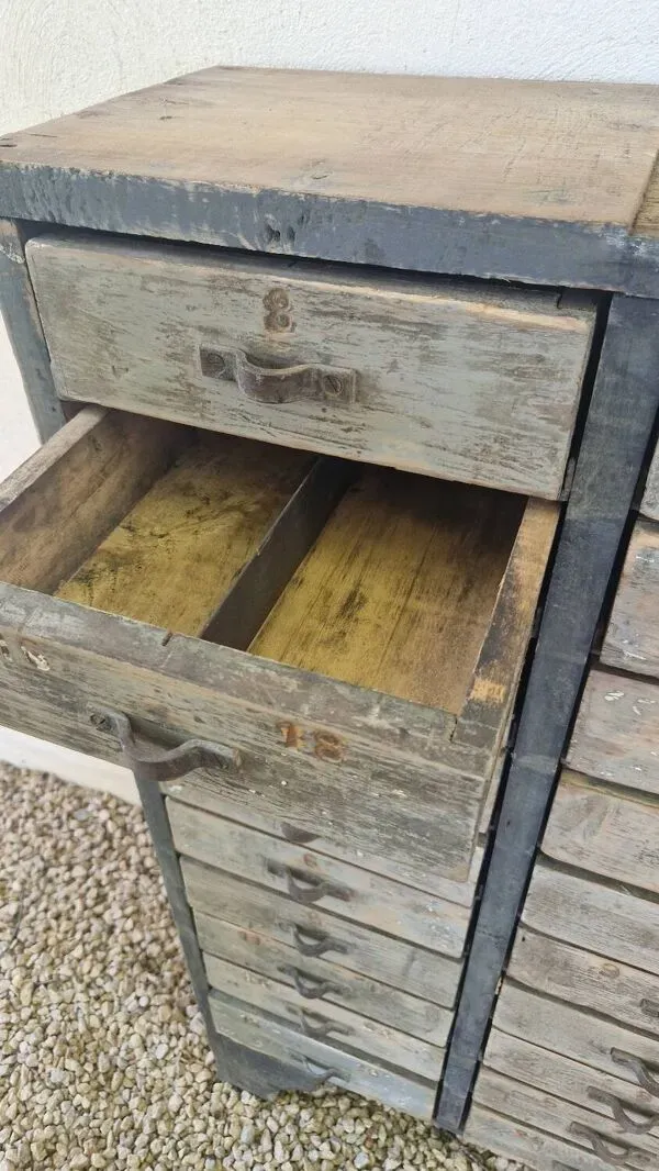 Illustration numéro 3 du produit Meuble de métier