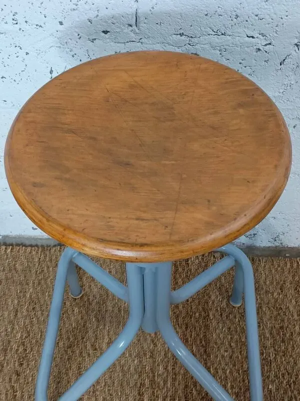 Illustration numéro 3 du produit Tabouret industriel à vis restaurée