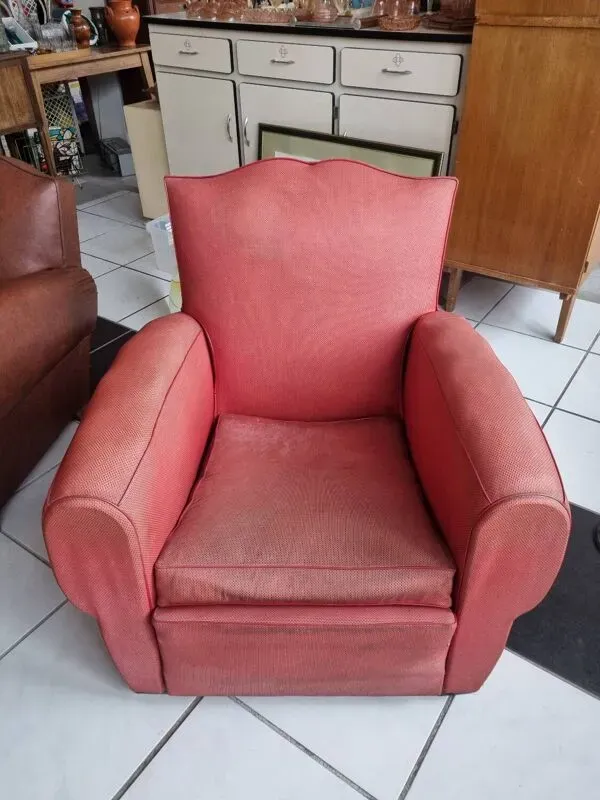 Illustration numéro 3 du produit Ancien fauteuil club moustache