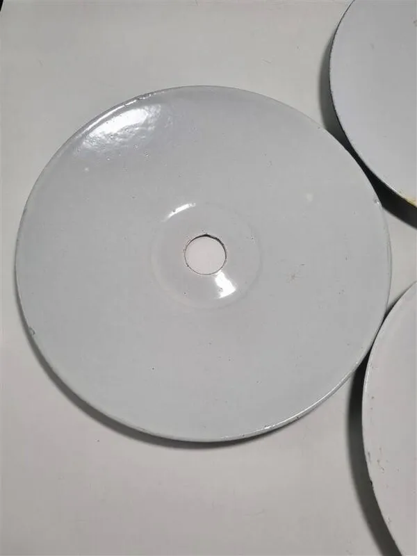 Illustration numéro 3 du produit Suspensions en tôle émaillée verte