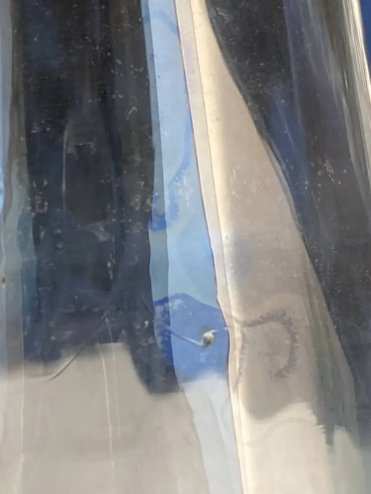 Illustration numéro 3 du produit Carafes ou vases (paire) verre soufflé à la main