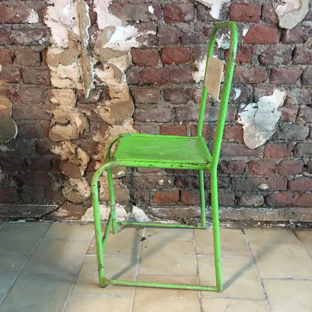 Illustration numéro 3 du produit Chaise métallique vintage