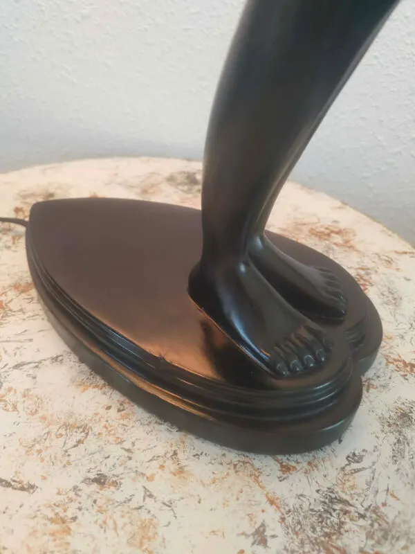 Illustration numéro 3 du produit Lampe femme art Deco 72 cm de hauteur