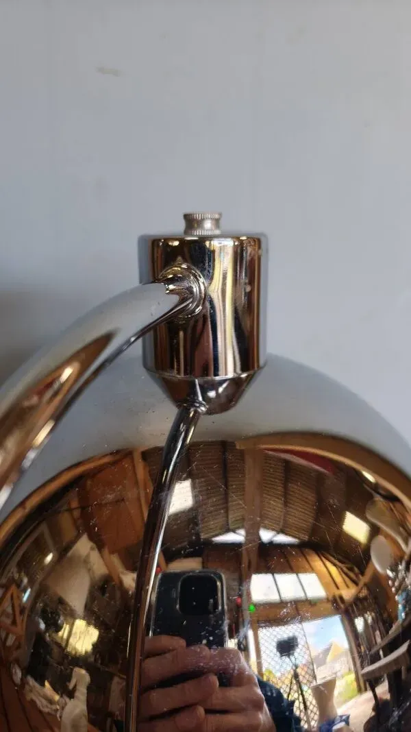 Illustration numéro 3 du produit Lampe de bureau en métal chromé vintage