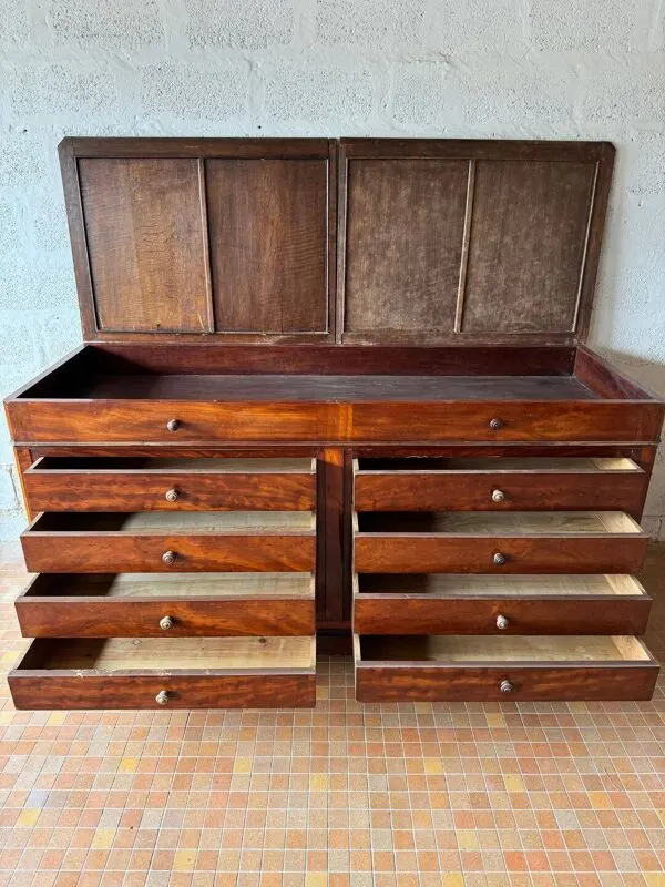 Illustration numéro 3 du produit Ancien meuble de magasin