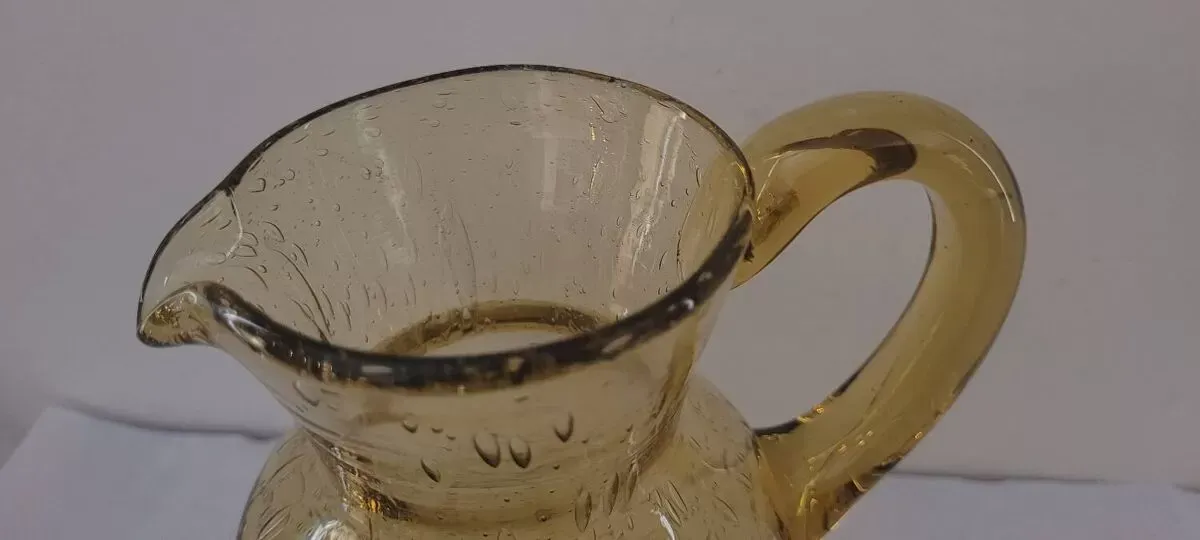 Illustration numéro 3 du produit Pichet en verre bullé soufflé