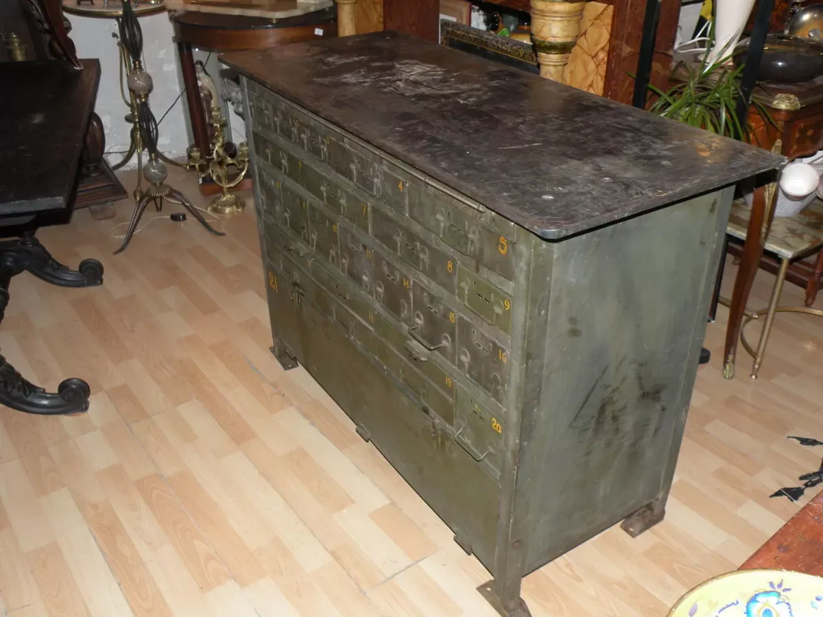 Illustration numéro 3 du produit Meuble métal d'atelier camion gmc cckw 353, us army 2eme guerre mondiale 1941/ 1945