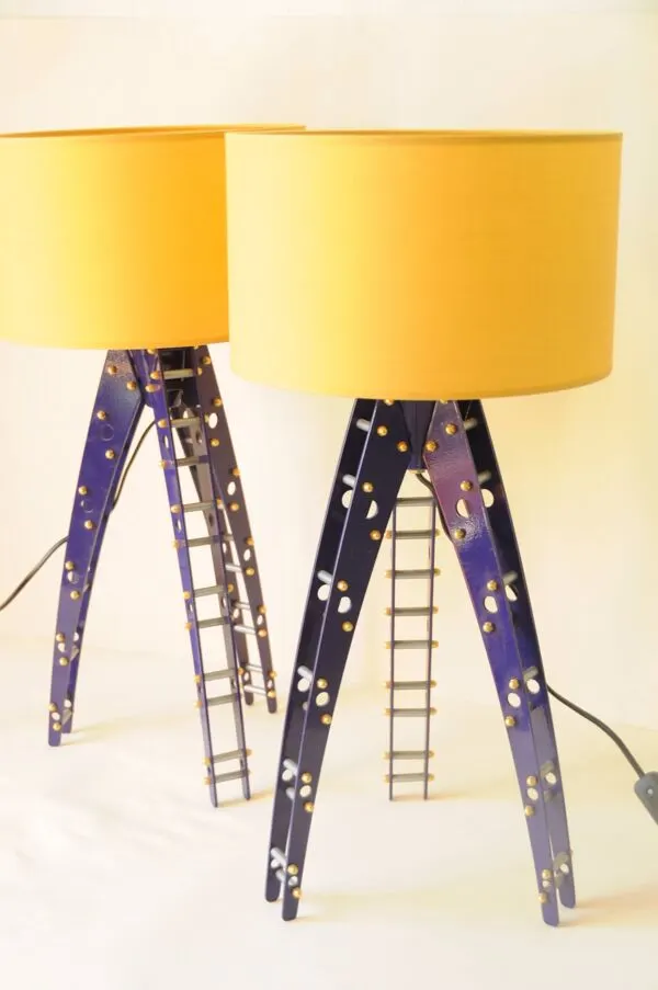 Illustration numéro 3 du produit Paire Pieds de Lampe Tripodes - Style Space Age - Métal Bleu Électrique