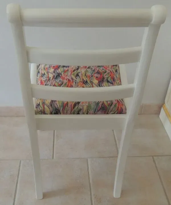 Illustration numéro 3 du produit Chaise