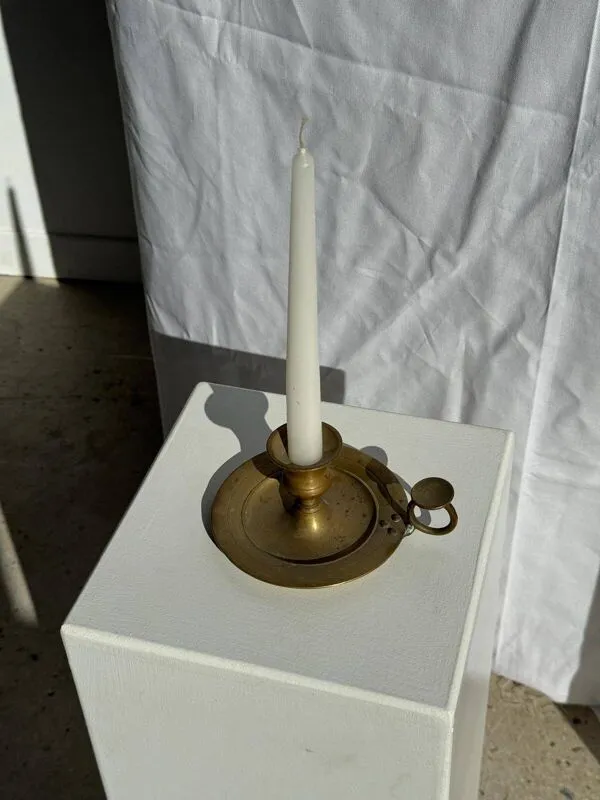 Illustration numéro 3 du produit Bougeoir à main doré ancien, 1 anse