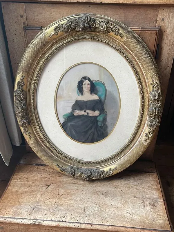 Illustration numéro 3 du produit Pastel Jeune femme au fauteuil bleu