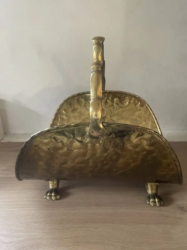 Illustration numéro 3 du produit Panier porte-bûches en laiton