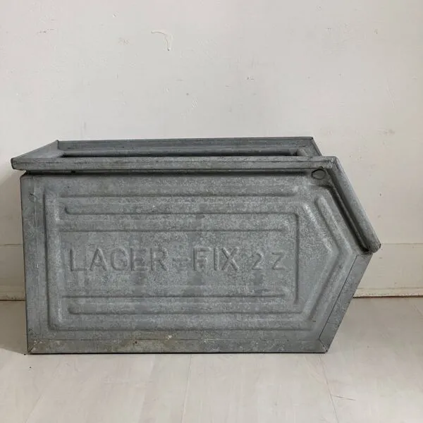 Illustration numéro 3 du produit Caisse industrielle en métal