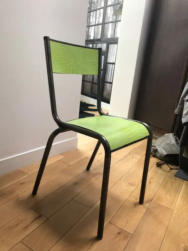 Illustration numéro 3 du produit Chaise ecolier recouverte de cuir vert